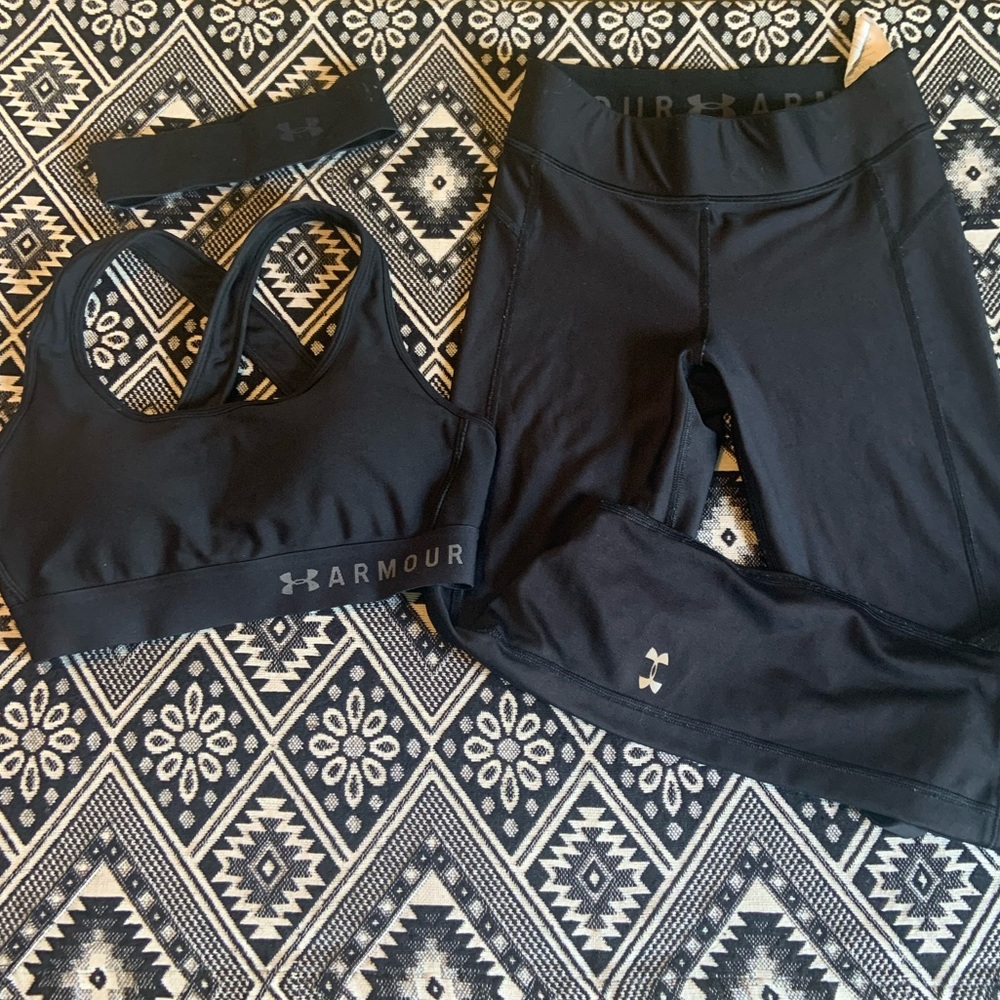 Under Armour compression crop leggings and bra
